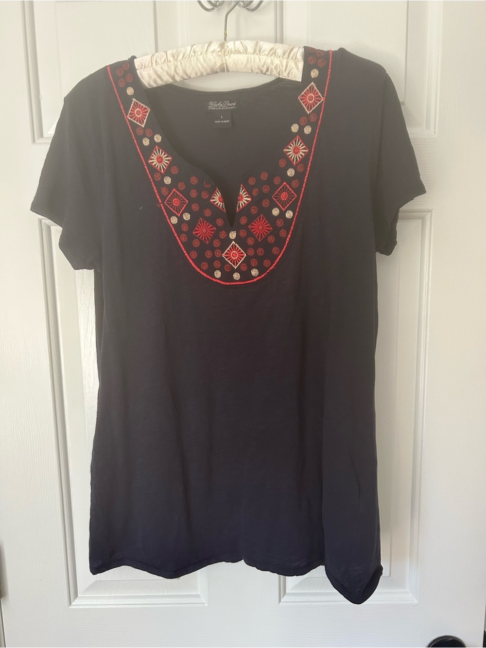Lucky Brand Navy Blue Embroidered V-Neck Tee with Red Accent size L